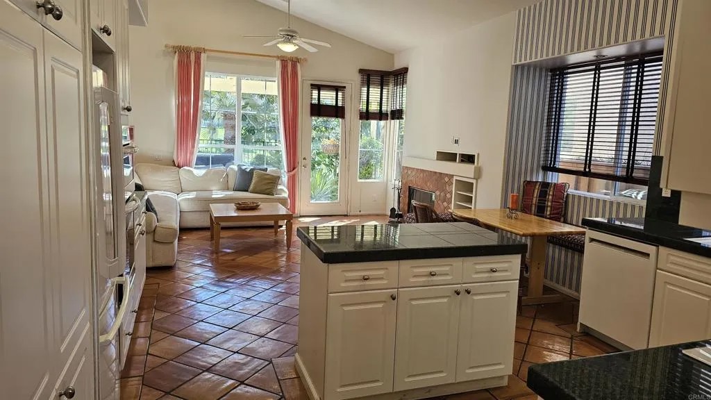 5365 Caminito Exquisito