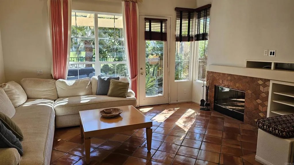 5365 Caminito Exquisito