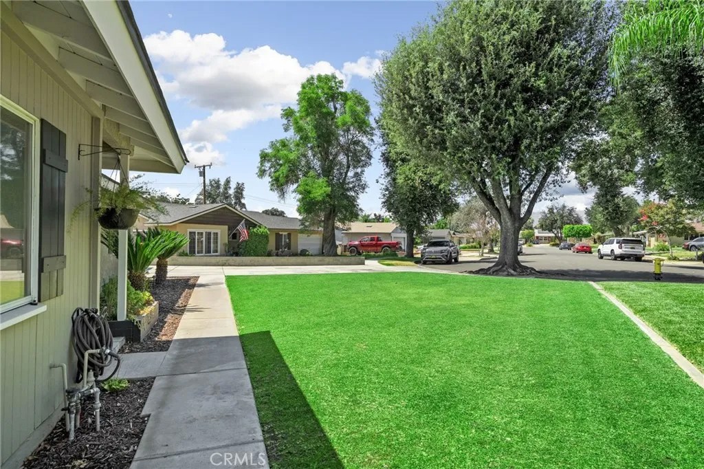 609 Cardinal Lane