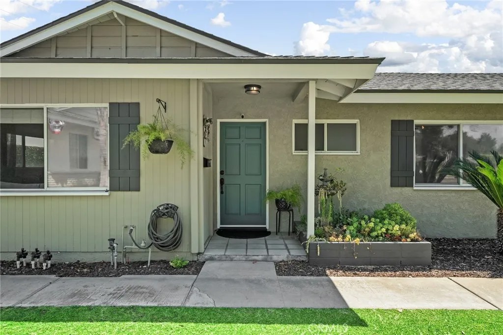 609 Cardinal Lane