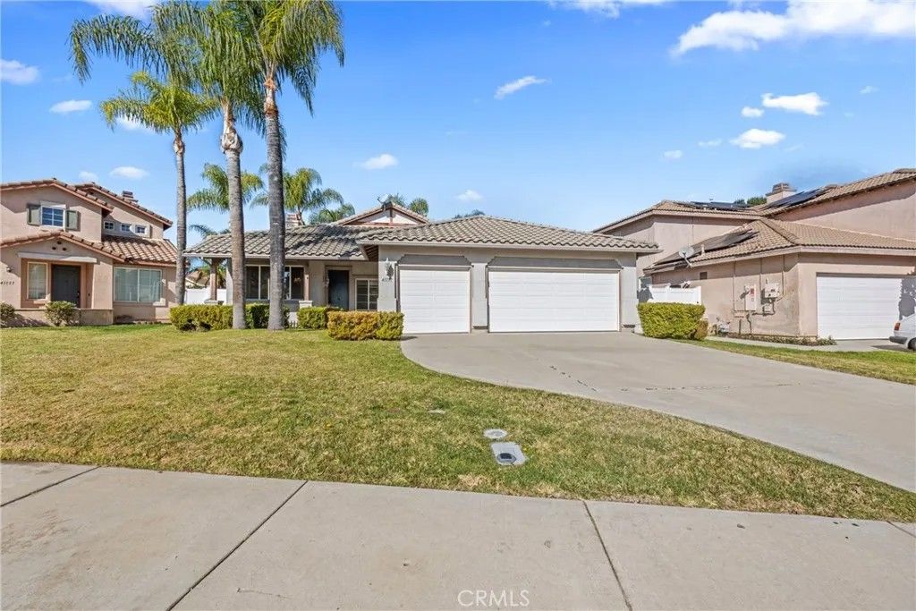 Photo of 41151 Marseille Court, Murrieta, CA 92562 (MLS # SW26028256)