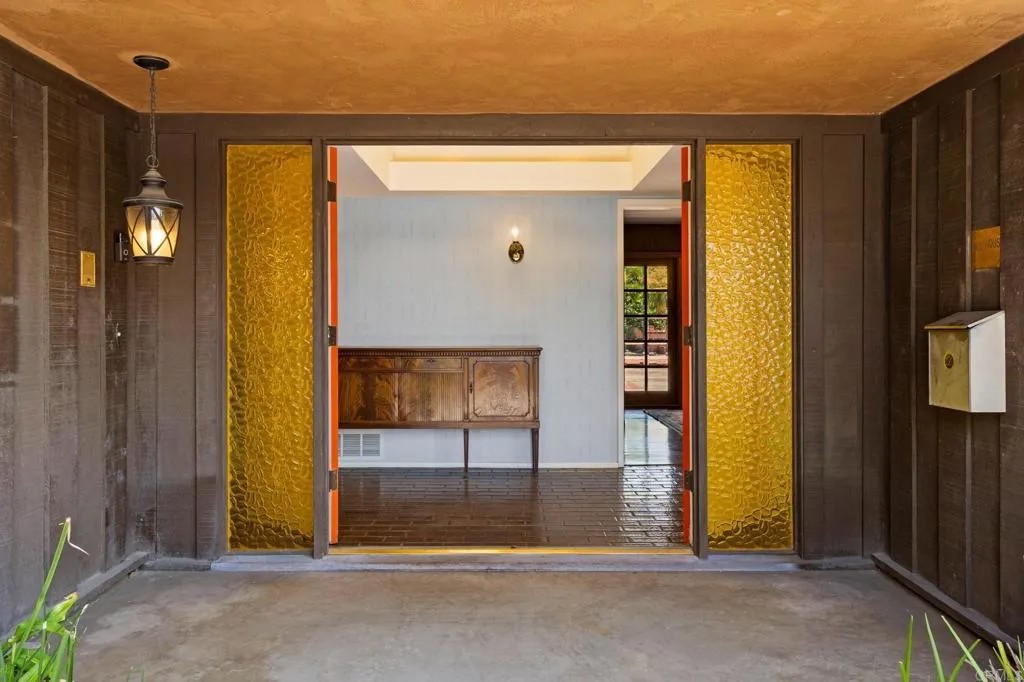 2106 Windmill View Road