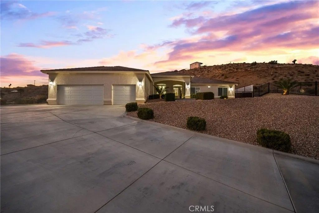 Photo of 7590 Arrowhead Lake Road, Hesperia, CA 92345 (MLS # OC25273757)