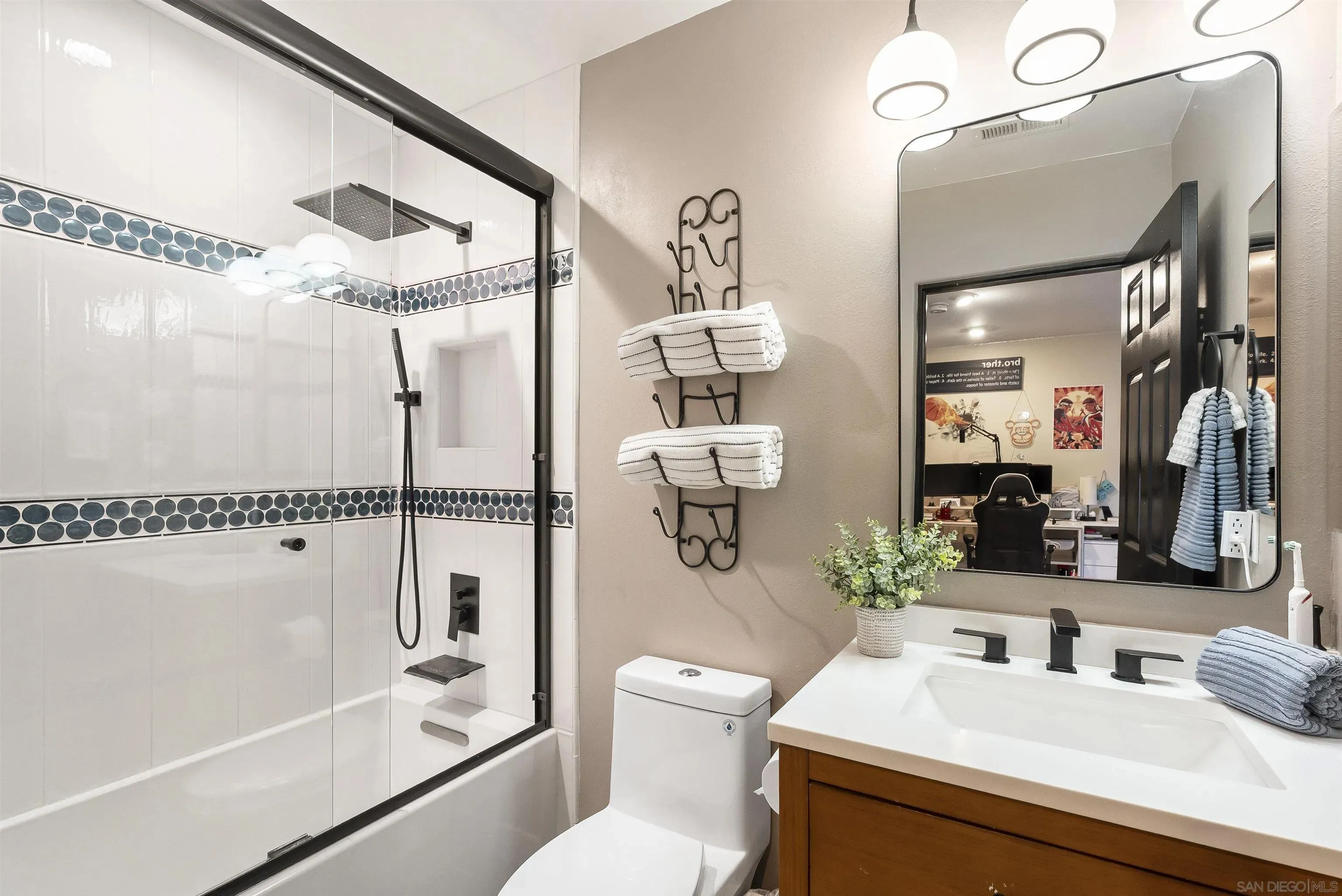 San Diego, California 92127, United States, 4 Bedrooms Bedrooms, ,5 BathroomsBathrooms,Residential,Active,217296