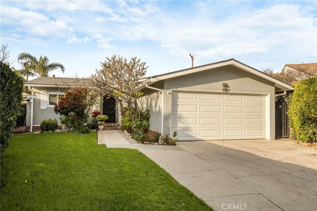 Photo of 19016 Runnymede, Reseda, CA 91335 (MLS # SR26030961)