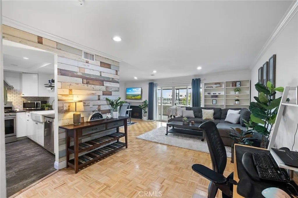 1117 Rosecrans Avenue 15A
