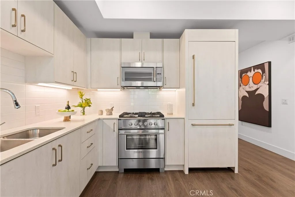 709 E Walnut Street 227