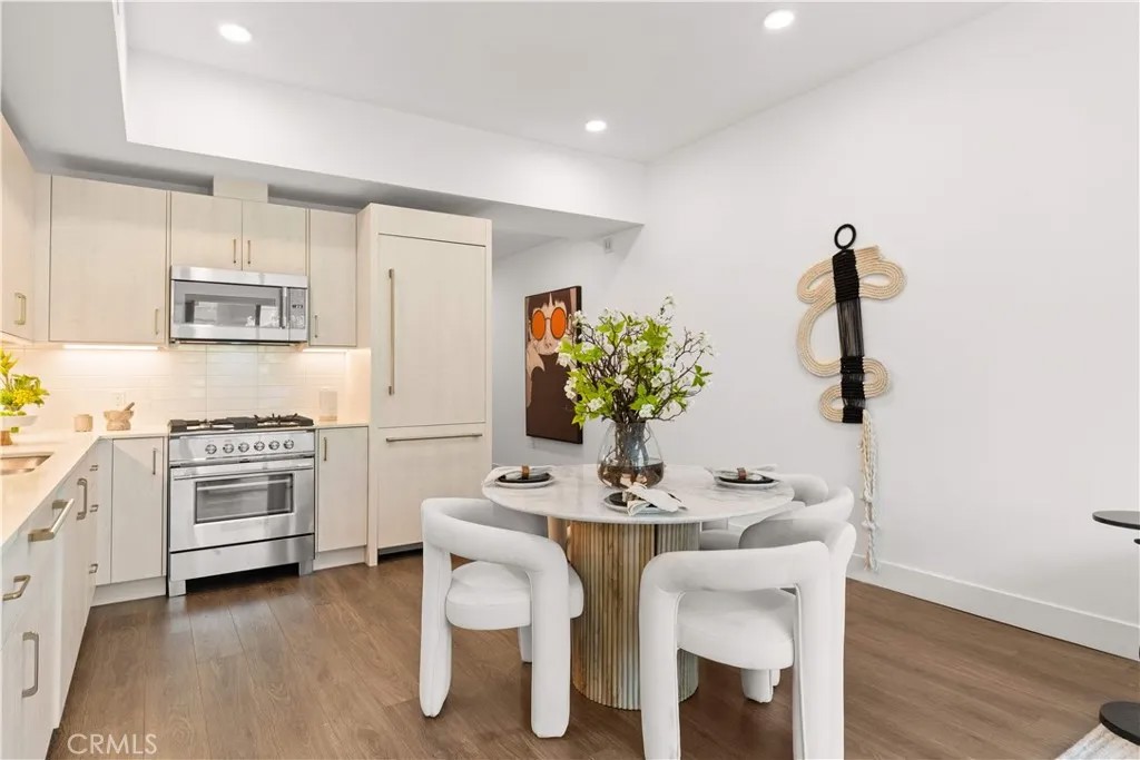 709 E Walnut Street 227