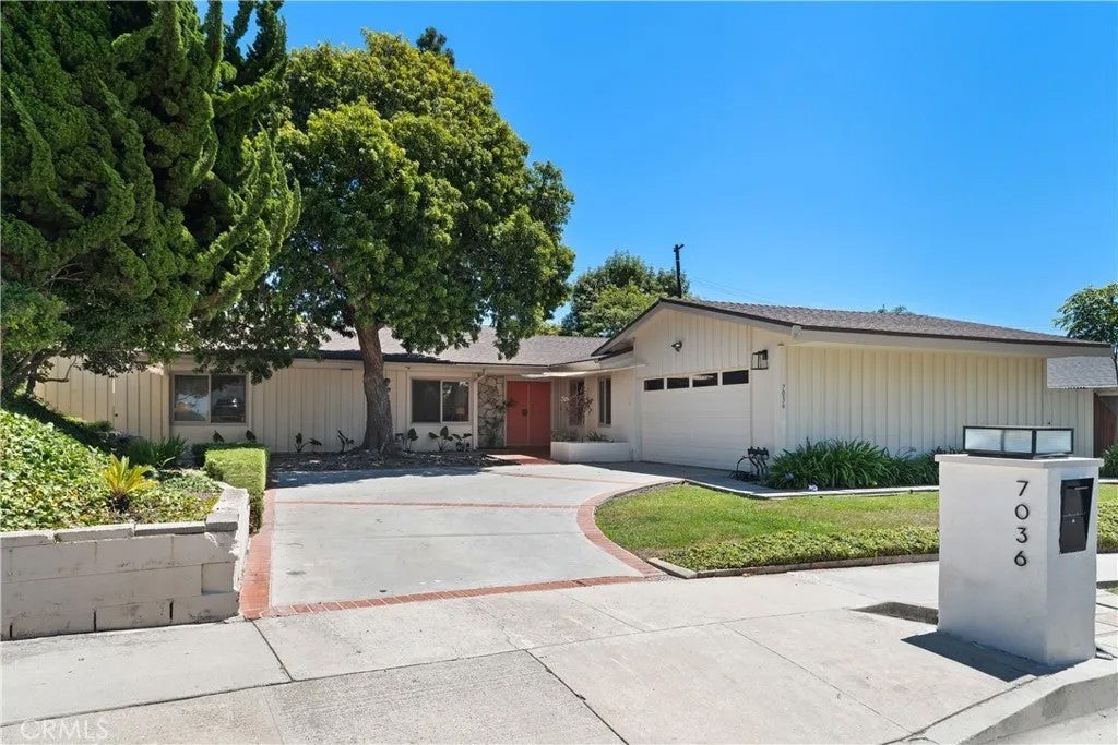 7036 Hedgewood