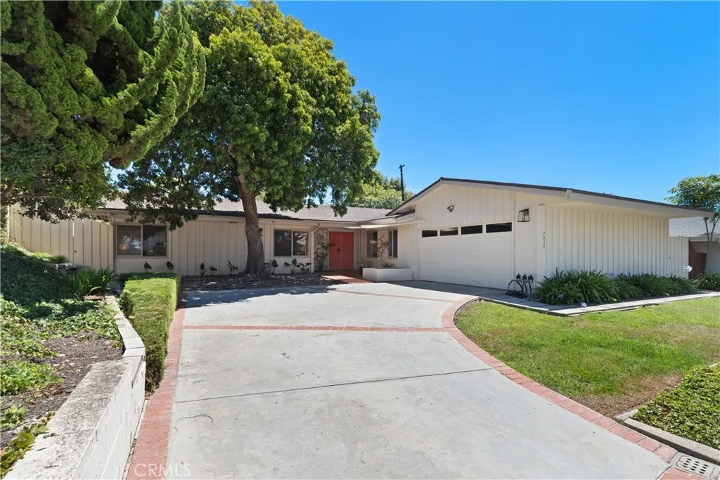 7036 Hedgewood