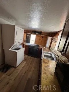 1374 Rock Ridge