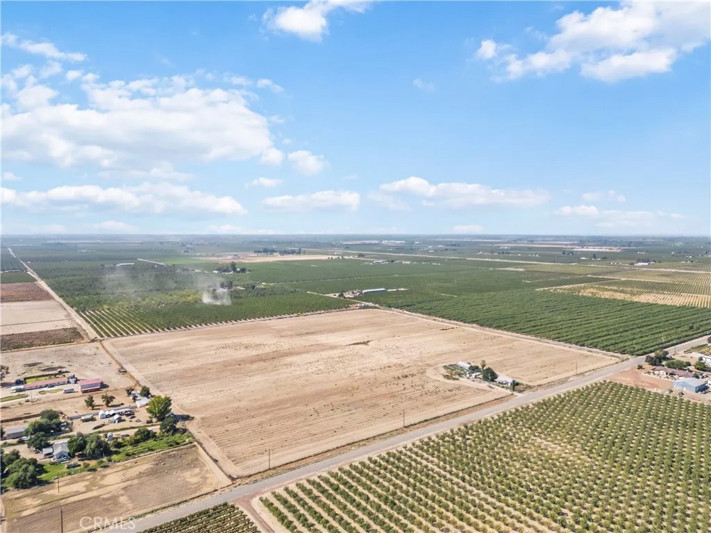 1095 E Mountain View