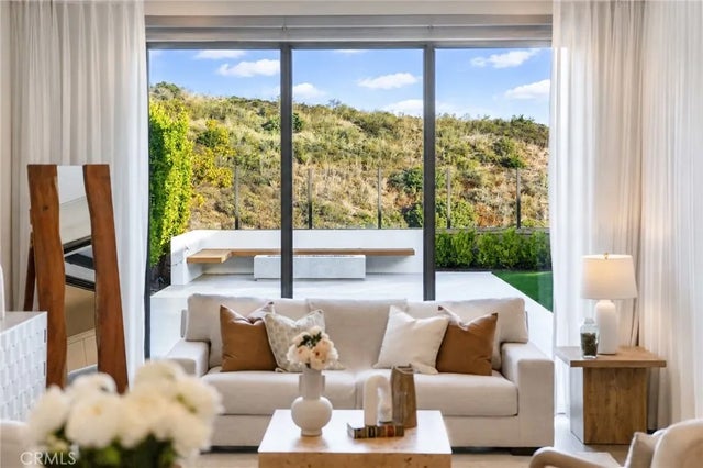 130 Tomahawk, Irvine
