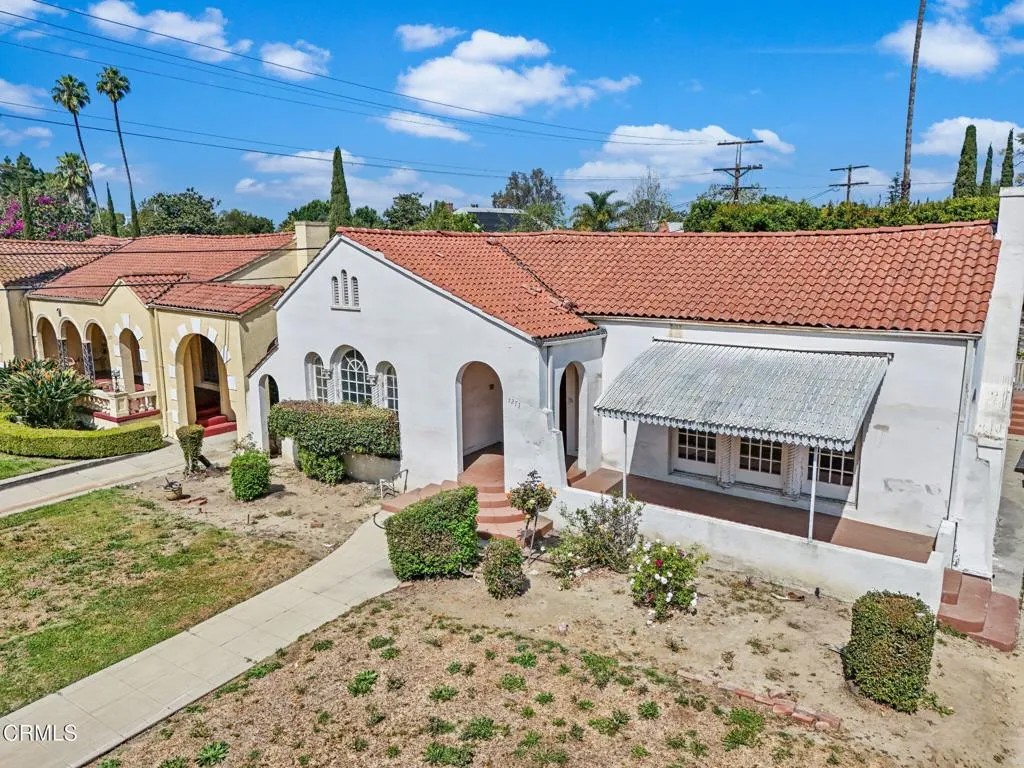 3273 Country Club Drive