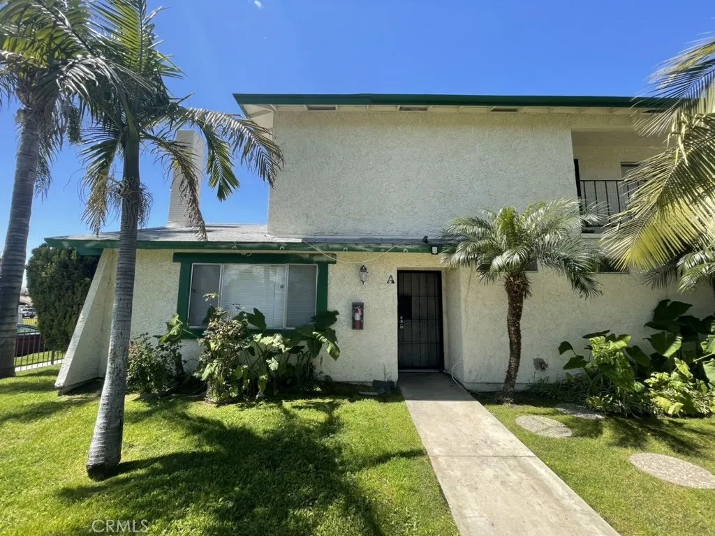 2042 E 19th