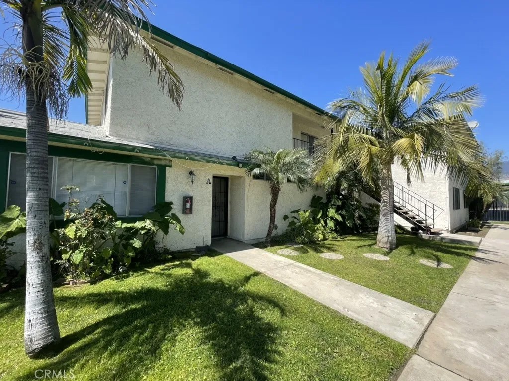 2042 E 19th