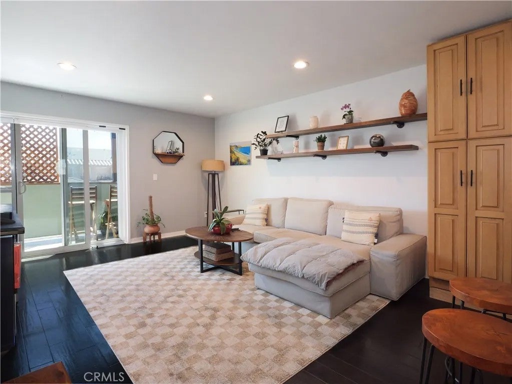 453 Almond Avenue 6