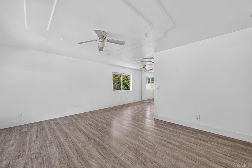 1213 E Avenue A4