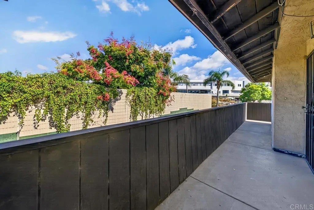 1213 E Avenue A4