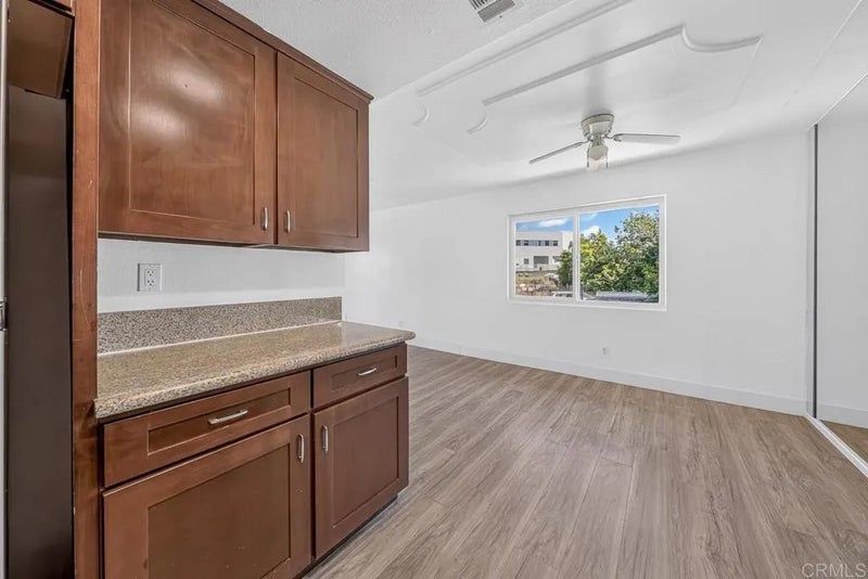 1213 E Avenue A4