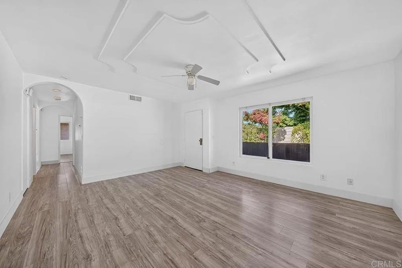 1213 E Avenue A4