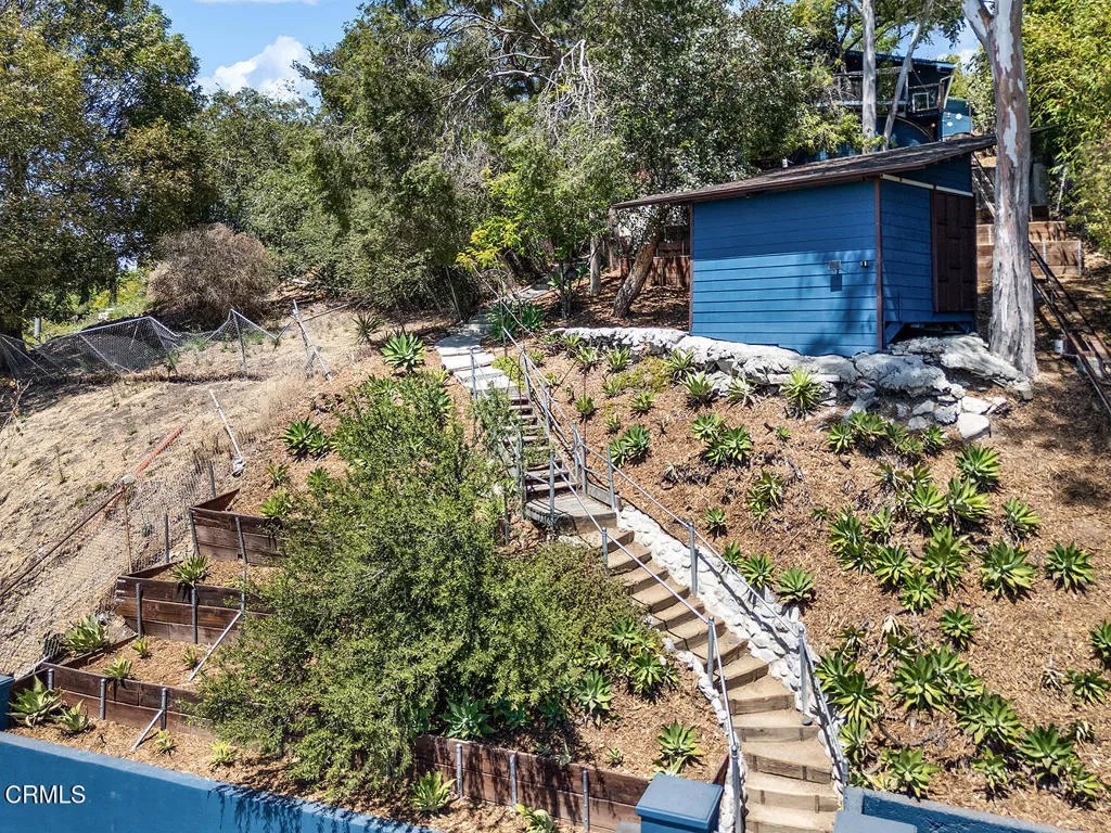 2537 Crestmoore Place
