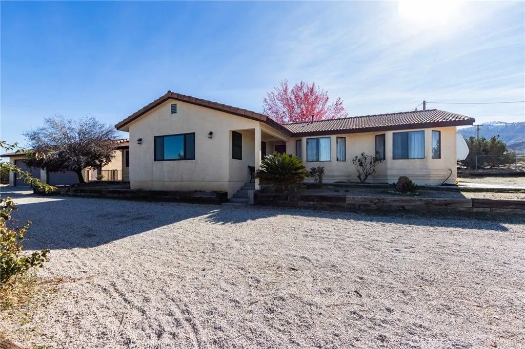 Photo of 10163 Ponderosa Rd, Pinon Hills, CA 92372 (MLS # CV25268950)