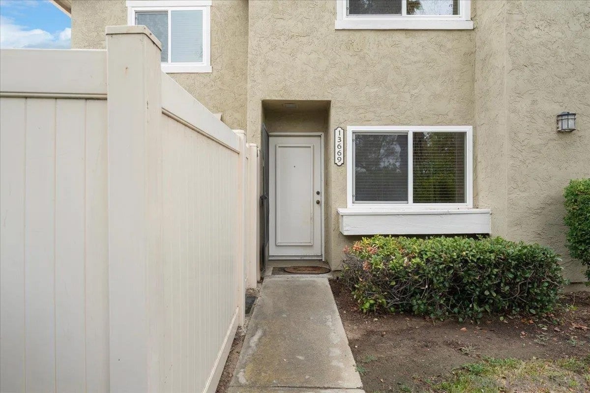 13669 Sycamore Tree