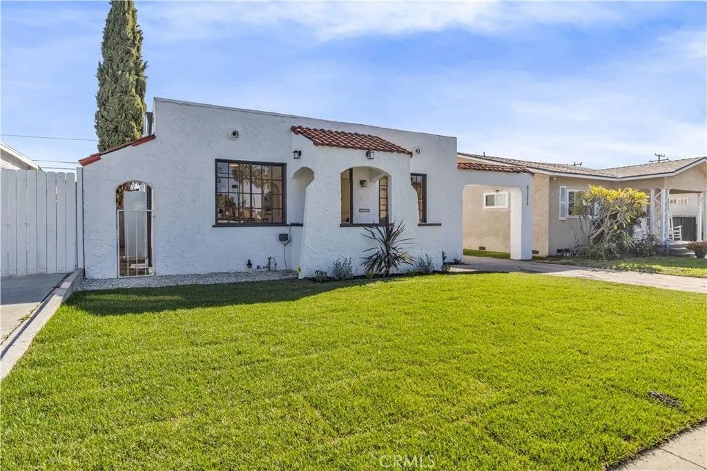 Photo of 6034 Lime Ave, Long Beach, CA 90805 (MLS # OC26022584)