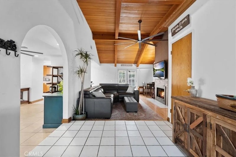 1152 N Redding