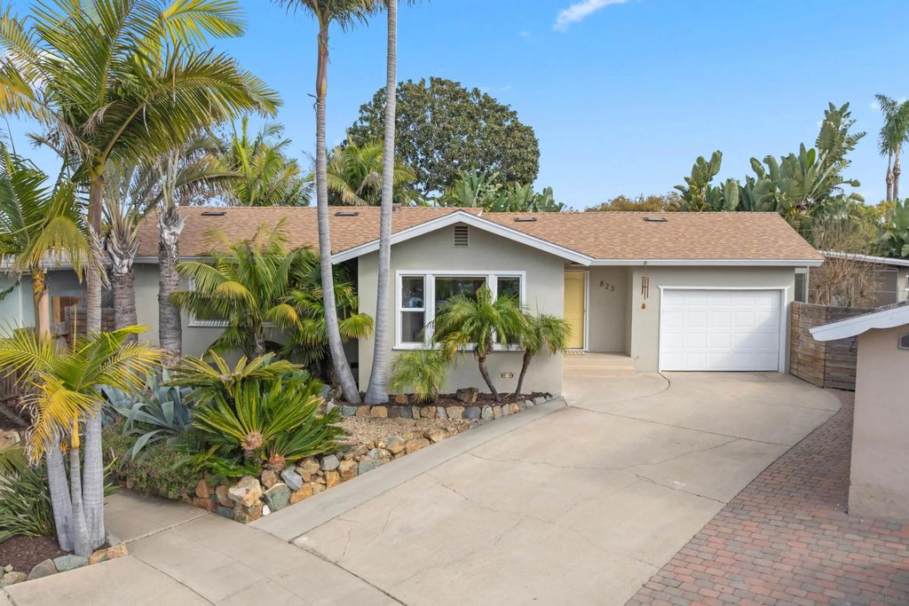 Photo of 823 La Salina Pl, Oceanside, CA 92054 (MLS # 260001927)