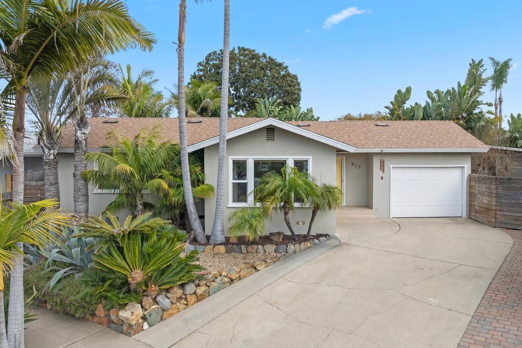 Photo of 823 La Salina Pl, Oceanside, CA 92054 (MLS # 260001927)