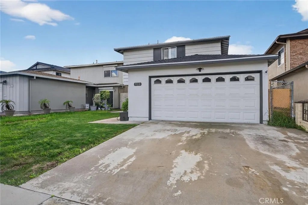 910 E Meadbrook