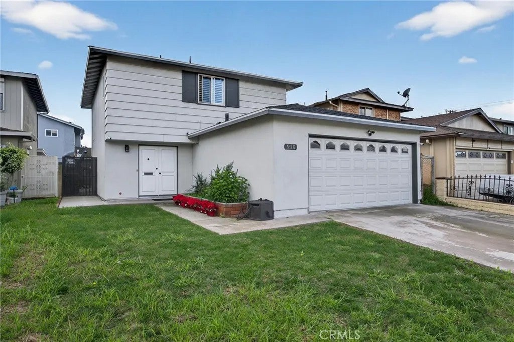 910 E Meadbrook