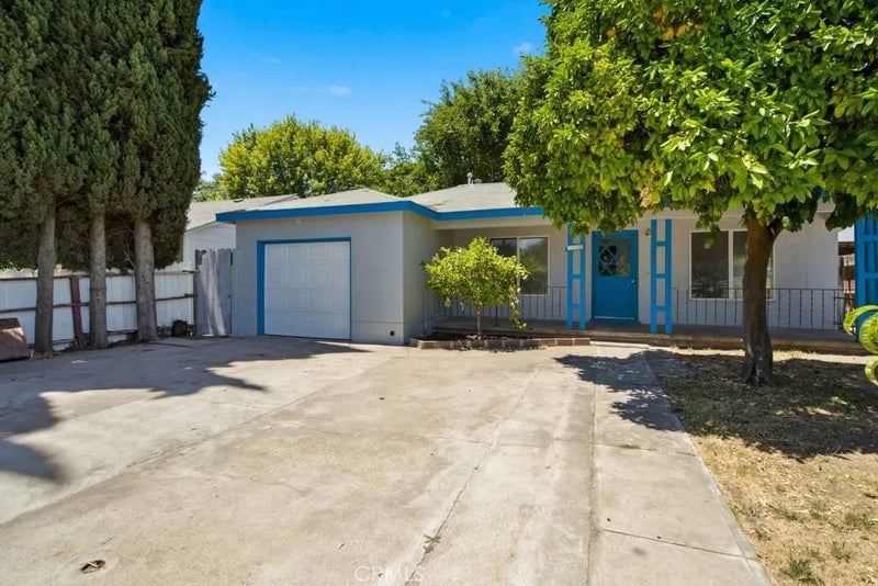 6807 N Cottage