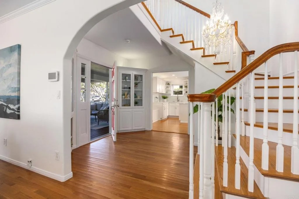 4483 Santa Monica Avenue