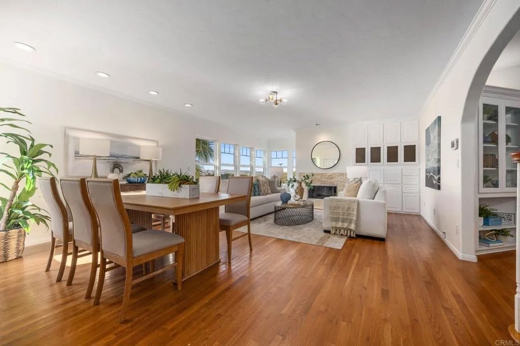 4483 Santa Monica Avenue