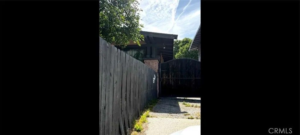 Photo of 2510 Crenshaw Boulevard, Los Angeles, CA 90016 (MLS # DW26091557)
