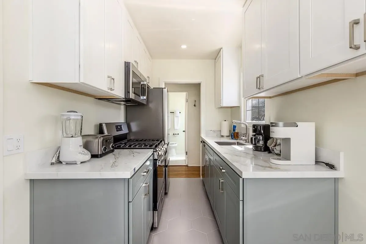 La Jolla, California 92037, United States, 4 Bedrooms Bedrooms, ,3 BathroomsBathrooms,Residential,Active,154690