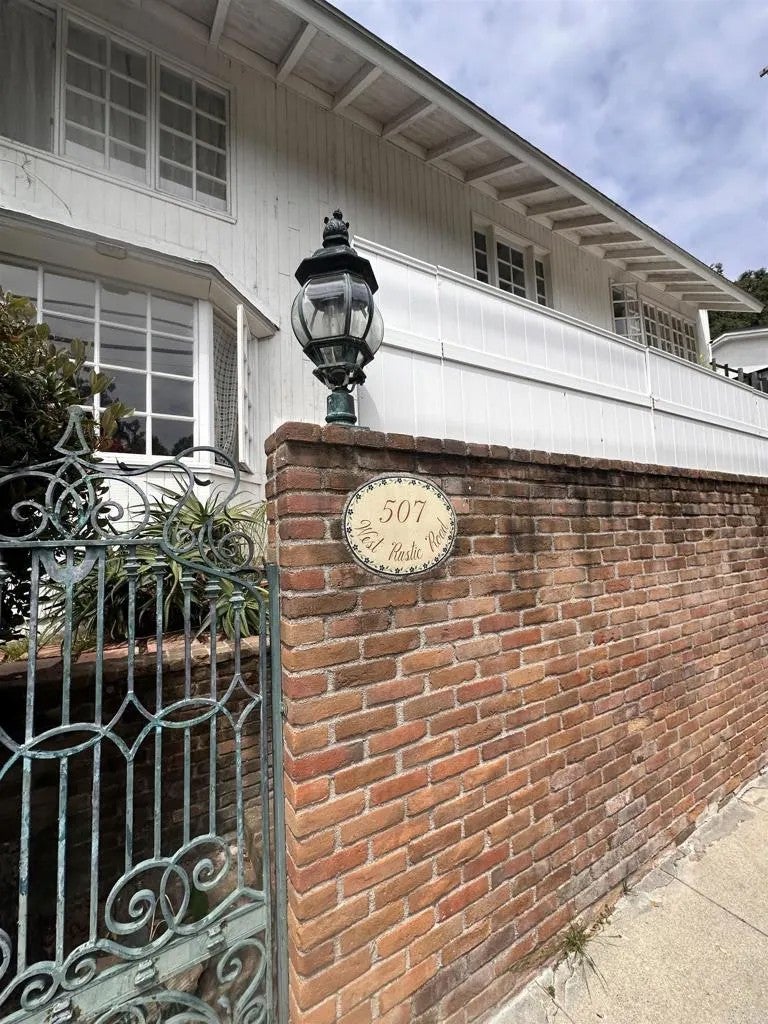 507 W Rustic Rd