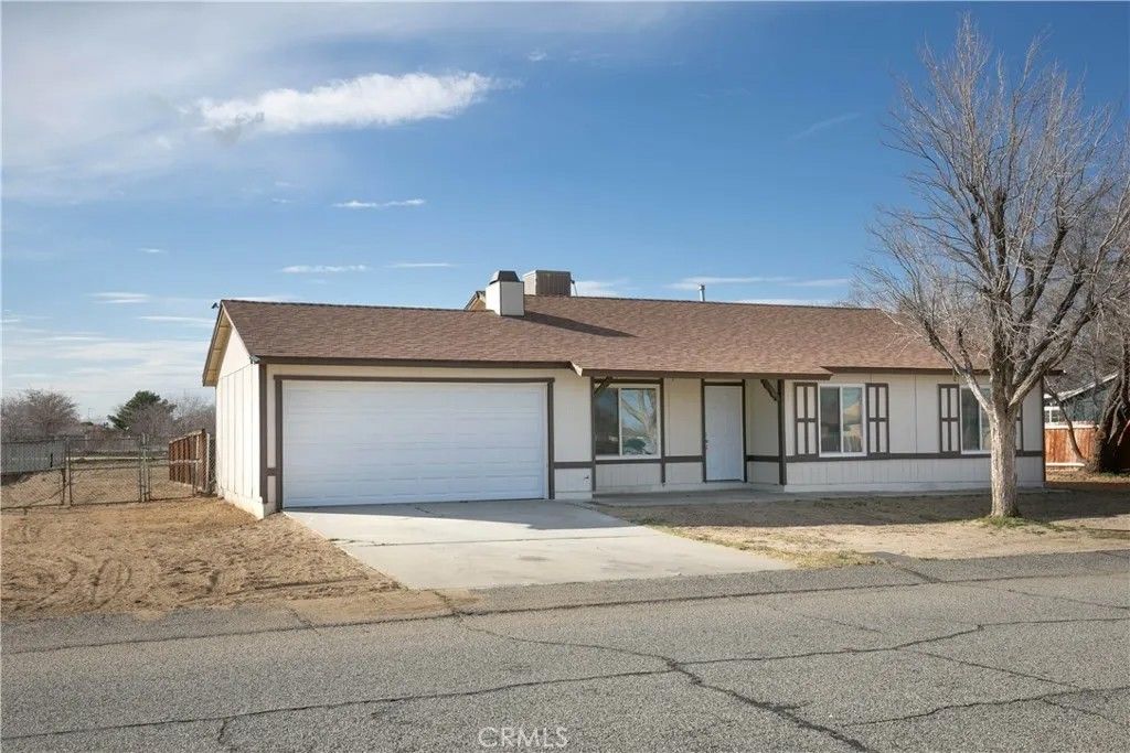 Photo of 40629 178th St, Lake Los Angeles, CA 93535 (MLS # SR26030646)