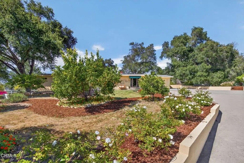 Photo of 98 Howard Avenue, Oak View, CA 93022 (MLS # V1-36097)