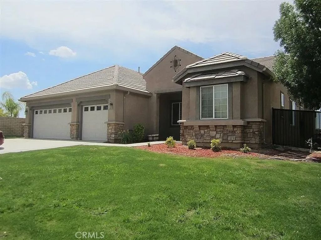 Photo of 5008 Via Palermo Drive, Bakersfield, CA 93306 (MLS # SR26086657)