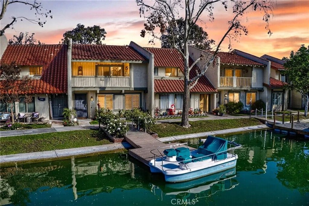 Photo of 1348 Camelot Drive, Corona, CA 92882 (MLS # OC25279192)