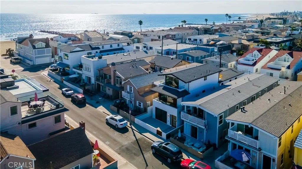 Photo of 121 39th Street #B, Newport Beach, CA 92663 (MLS # NP25271648)