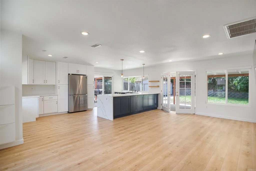 1337 Calle Colnett
