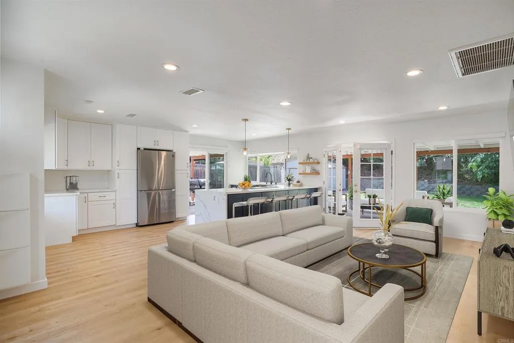 1337 Calle Colnett
