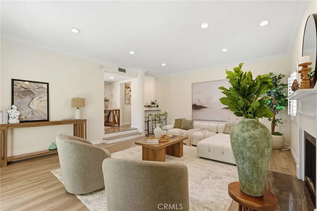 1433 S Beverly Drive