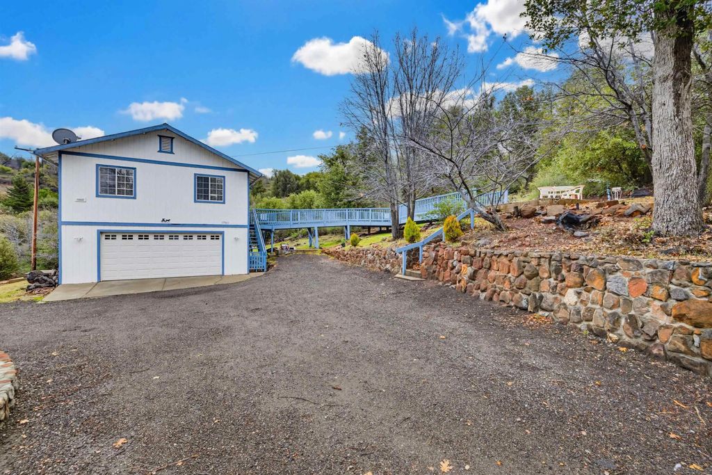 Photo of 17009 Iron Springs Rd, Julian, CA 92036 (MLS # 2600617)
