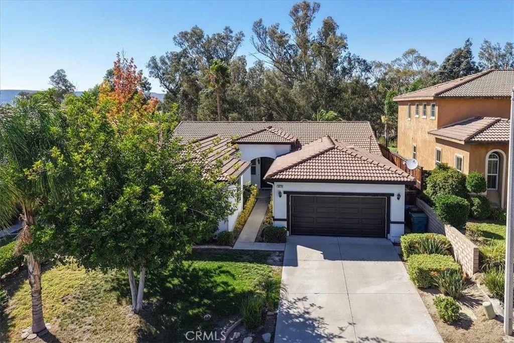 Photo of 38729 Clearbrook Dr, Murrieta, CA 92563 (MLS # SW25227761)